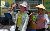 Người lao động Hà Nội vất vả mưu sinh trong nắng lửa đầu hè